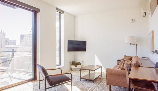 East Side 1BR Apt with Balcony, Pool, and Gym