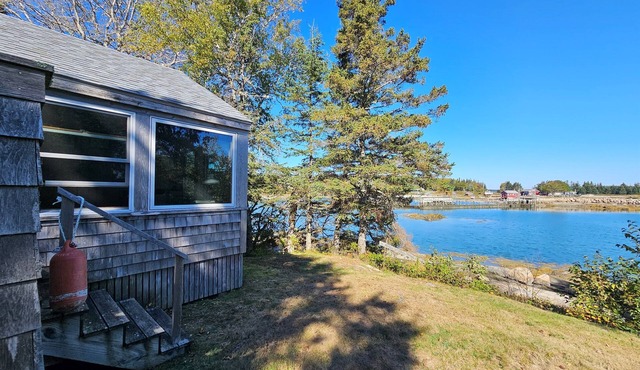 East Side Escape - Simple Cottage by the Sea