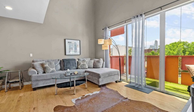 East Side Heights: Loft in the Vibrant East Austin