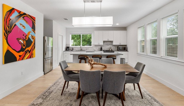 East Side Marvel -6br 4.5ba Modern-Fully Equipped