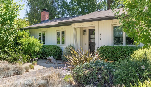 East Side Oasis *30+ Day Rental*