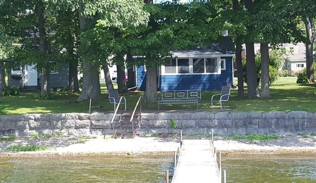 East Side Owasco Lake Waterfront Cottage!