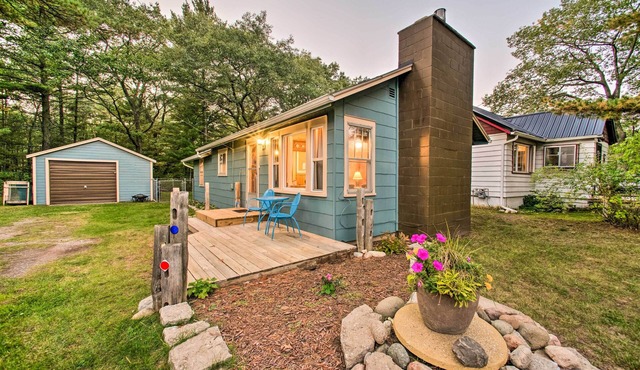 East Tawas Cabin w/Deck, Backyard & Fire Pit!