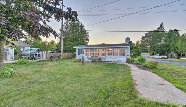 East Tawas Cabin w/Lake Huron Access & Views