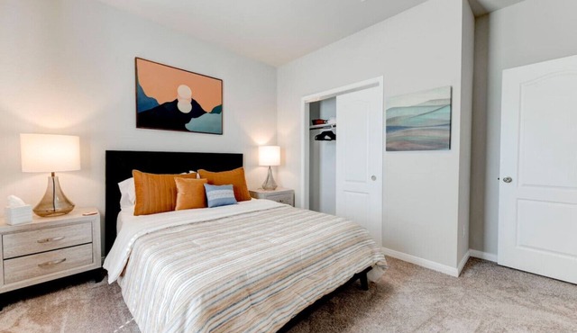 East Temple Crew Housing | 4BR w/Parking