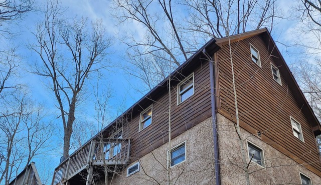 East Tennessee Lodge 25 minutes from Beech Mountain with a hot tub!
