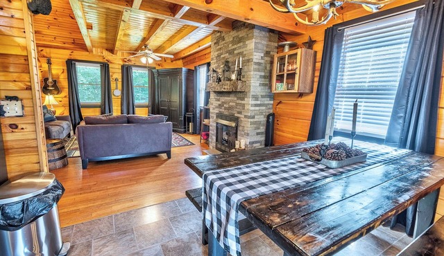 East Tennessee Woodsy Cabin Near Cherokee Lake