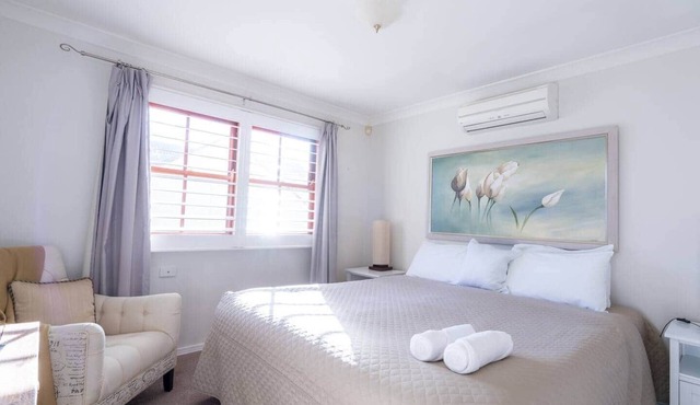 East Toowoomba, sleeps 6, opposite Queens Park
