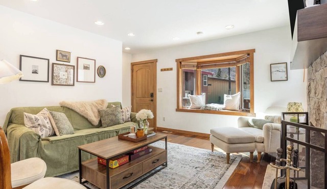 East Vail Home - Pet Friendly & Steps to Bus