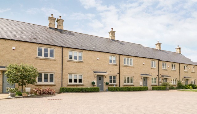 EAST VIEW, family friendly, with a garden in Stow-On-The-Wold