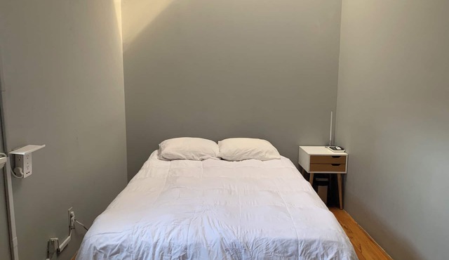 [East Village, Manhattan] Beautiful & Massive 4 bdr with Bonus Perks!