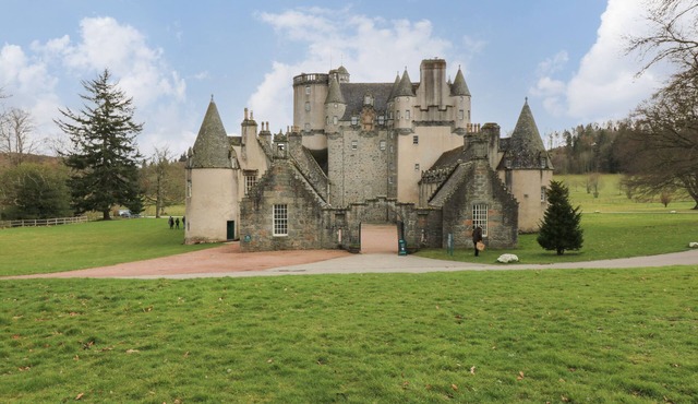 EAST WING - CASTLE FRASER, family friendly, with a garden in Kemnay