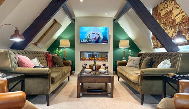 East Wing, Wetheral views to River Eden, close to Carlisle and 20 minutes to Lake District