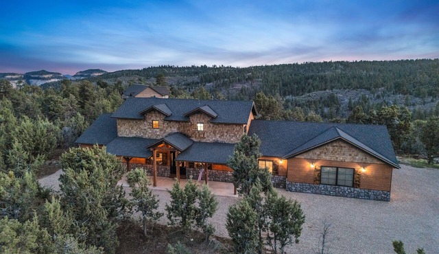 East Zion Mesa Retreat| Luxury Meets Adventure