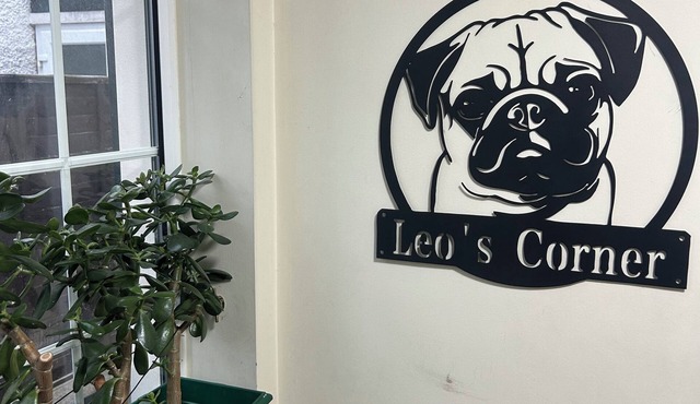 Eastcote Home 30 min train to central London + 3 min walk to tube + free parking