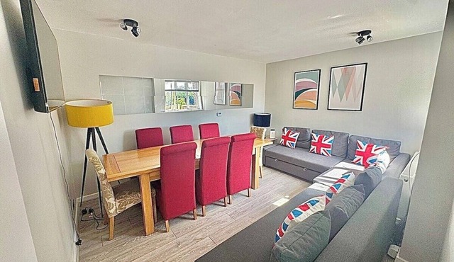 Eastcote Place Apartment