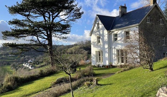 Eastcotte - Six Bedroom House, Sleeps 12