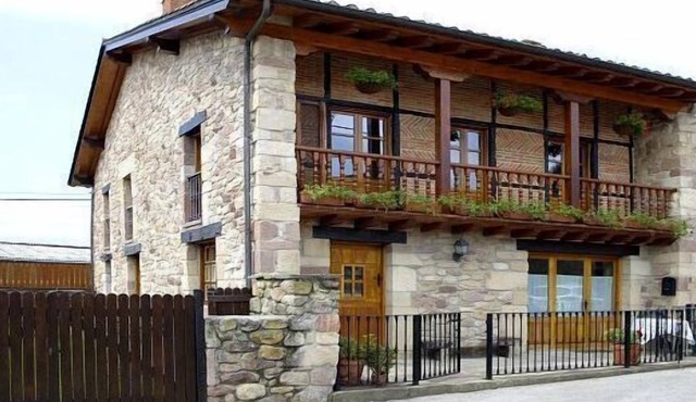 Easter available for 6/7 people, book now!