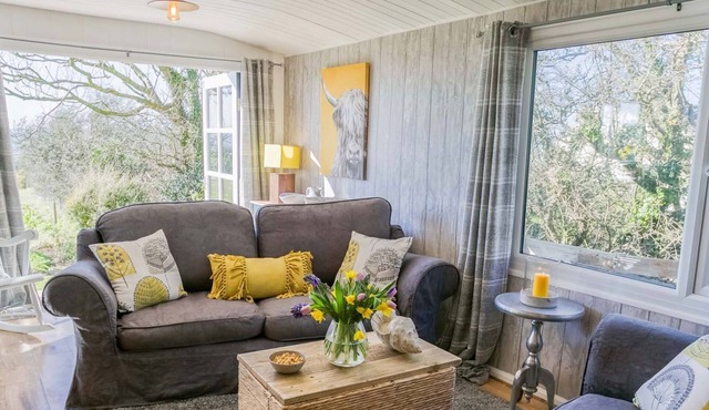 Easter Cabin - a remote that sleeps 4 guests in 2 bedrooms