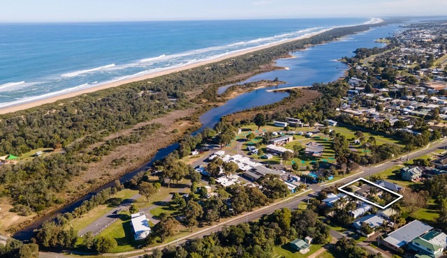 Eastern Beach Bach: The ideal base for exploring the beauty of Lakes Entrance