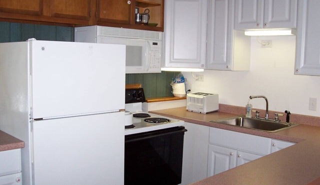 Eastern end of Nantucket pet friendly, Kid friendly secluded cottage