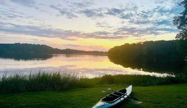 Eastern shore beachfront cottage with stunning sunset views!