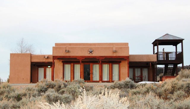 Eastern Star Retreat - Open Plan, well-appointed home with mountain views.