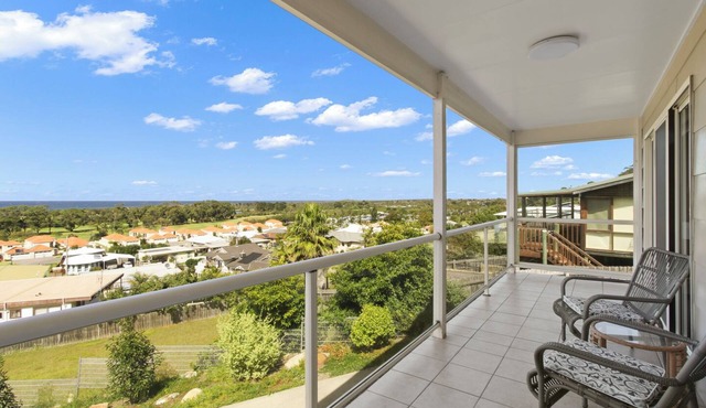 Eastern Views Beach House - Lakes Entrance