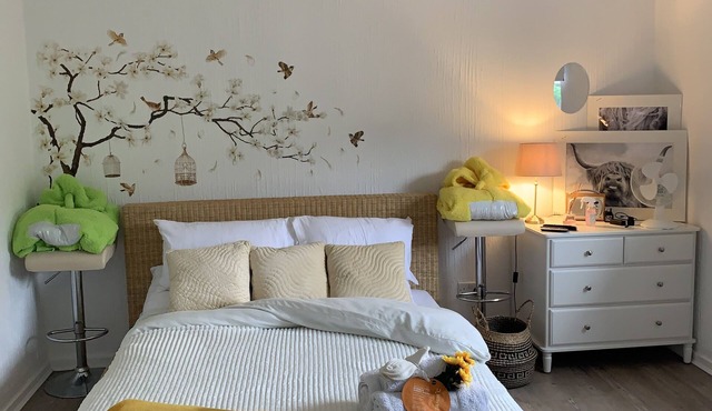 Eastkilbride , A bright 2 bed apartment facing a Park view with balcony .