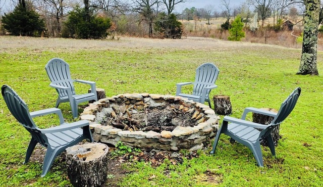 Eastlake Hills Retreat w/Fire Pit - Sleeps 8 - 5 Mins to Lake Tenkiller