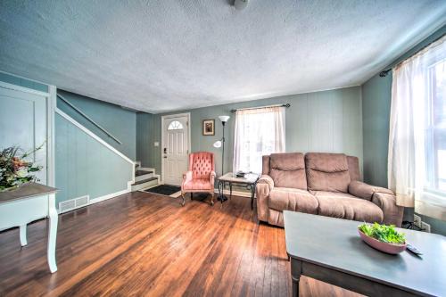 Eastlake Home w/Patio < 1 Mi to Lake Erie!