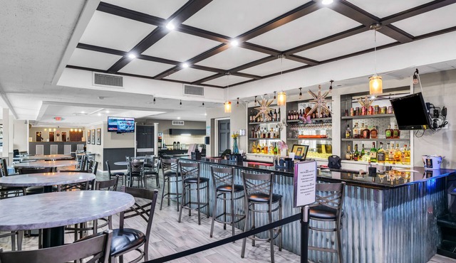 Eastlake Suites Hotel & Conference Center By OYO Urbana