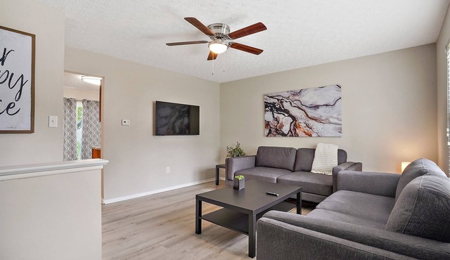 EASTON TOWNE CENTER 4 bed, 2 full bath home w/ big yard