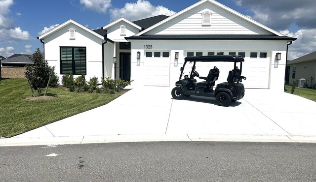 EASTPORT Retreat: AMAZING 3br/2ba w/Golf Cart Included in The Villages Florida