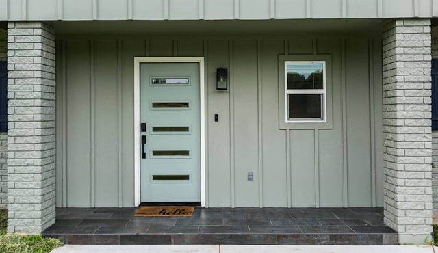 EastSide Austin · Quaint 4 Bedroom Eastside Lodge (Pet Friendly & Work Space)