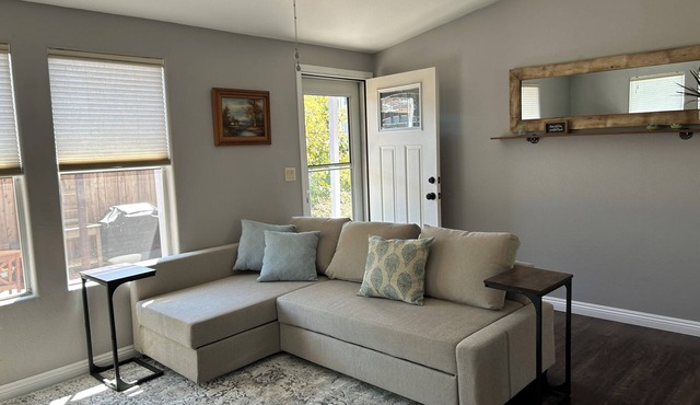 Eastside Costa Mesa, close to Disneyland, beaches.n1.5 miles to JWA airport.