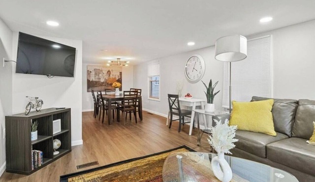 Eastside Cozy Getaway in East Rochester