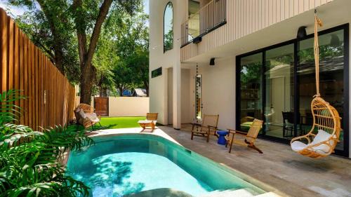 Eastside Family Luxury Retreat with Pool near Downtown