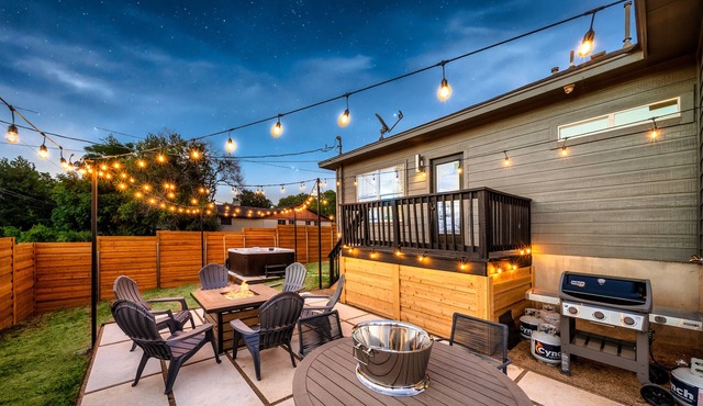 Eastside Gem l Sleep 16 l Hot tub