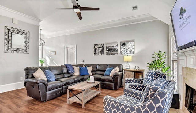 Eastside Grove Fire Pit King Suite Near UGA