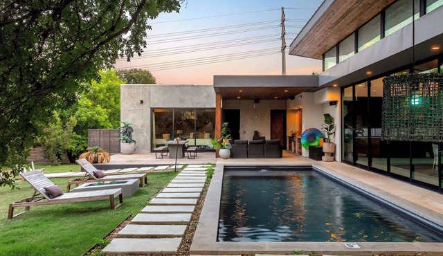 Eastside Mansion with Pool—7 Mins to Rainey Street
