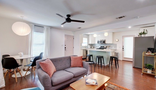 Eastside Remodeled Monthly Rental, 10 Mins to Downtown, Pet Friendly, Fast WiFi