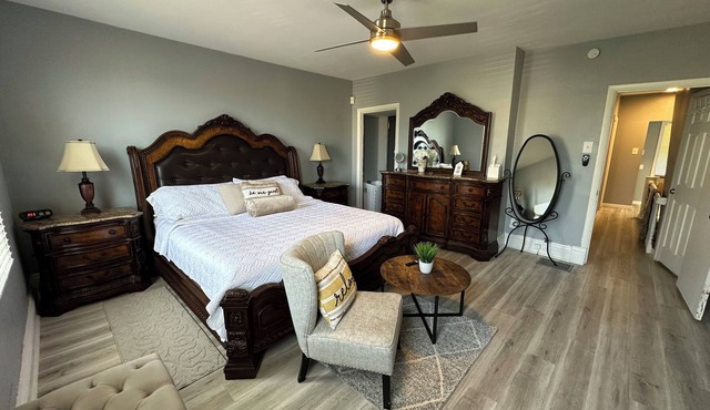 Eastside vibes ~ Roomy. Peaceful. Charming. Free parking, 3 BR, 2 bath, Sleeps 6