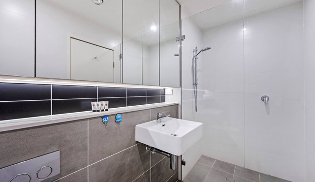 Eastwood Haven: Comfort & Style