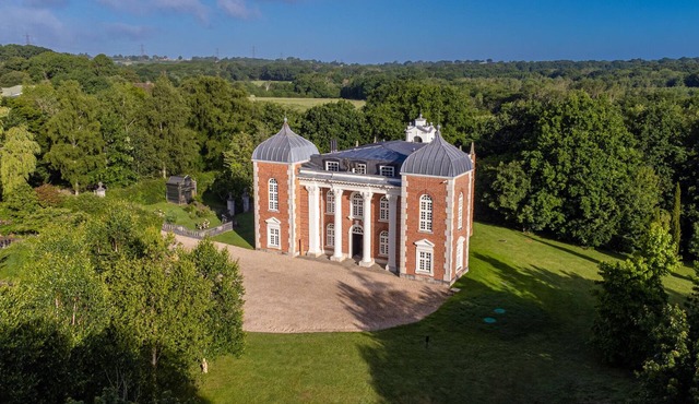 Eastwood Observatory: 12 beds, pool + tennis court