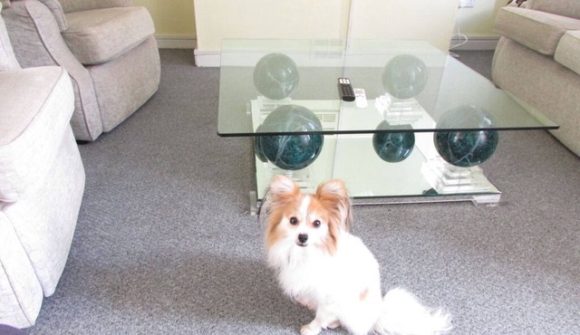 Easy access from this centrally located place 2.5 miles from center Manchester