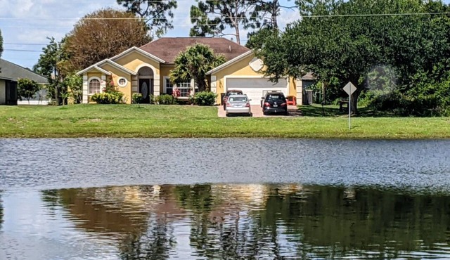 Easy access from I95 and Turnpike, beautiful lake view and 25 min from the beach