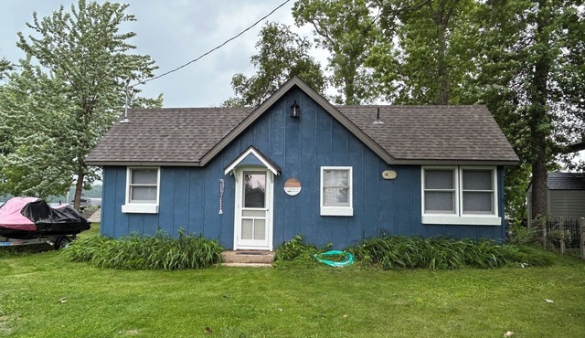 Easy-Access Gull Lakefront Cabin: All-Inclusive Family Friendly Yard & Water Fun