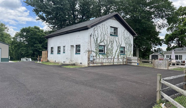 Easy access, roomy, close to so much but in a private country setting.