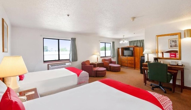 Easy Access Stay Near Indiana Dunes, I-94 & Local Restaurants in Portage